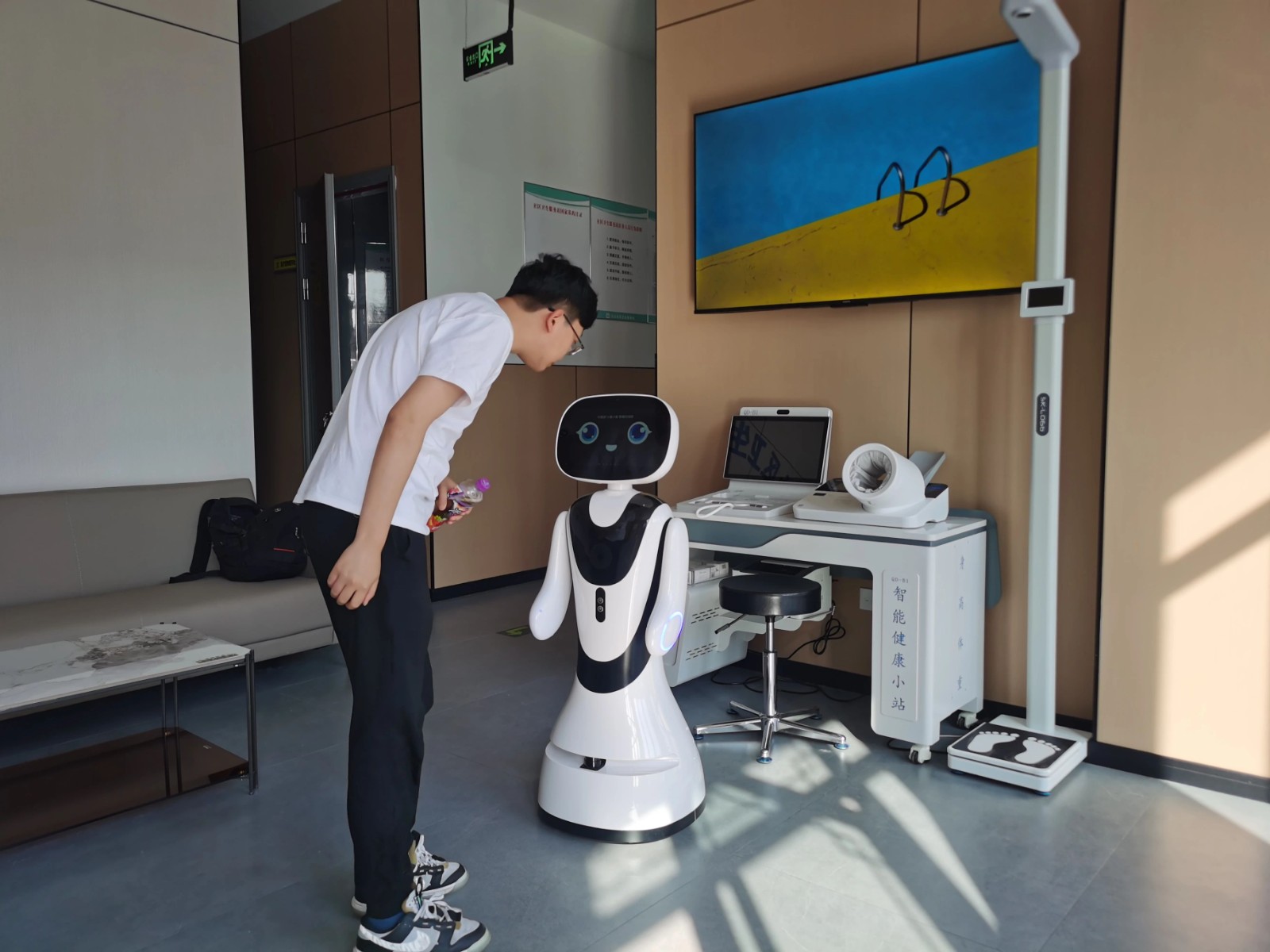 小鱼AI机器人在义乌江北社区服务站的应用案例