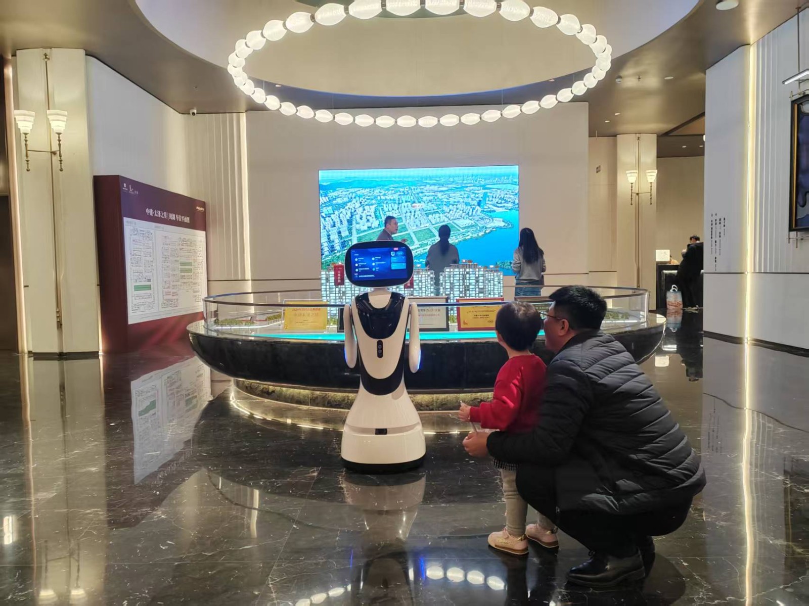 科技为生活添温度，中建·太泽之星“小鱼”上岗，重...